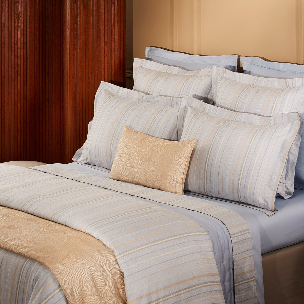 An image of Yves Delorme Ombree Flat Sheet