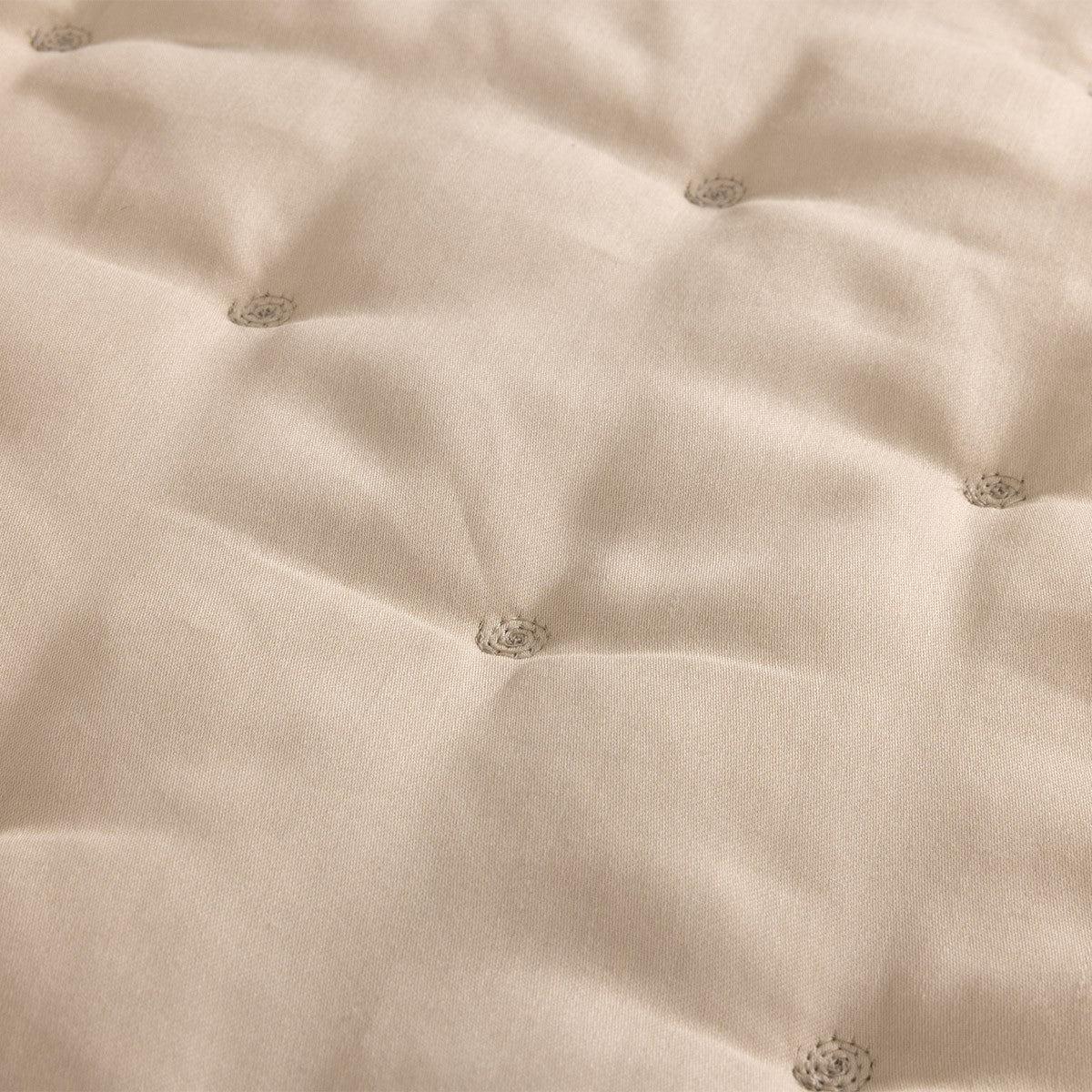 An image of Yves Delorme Triomphe Quilted Coverlet