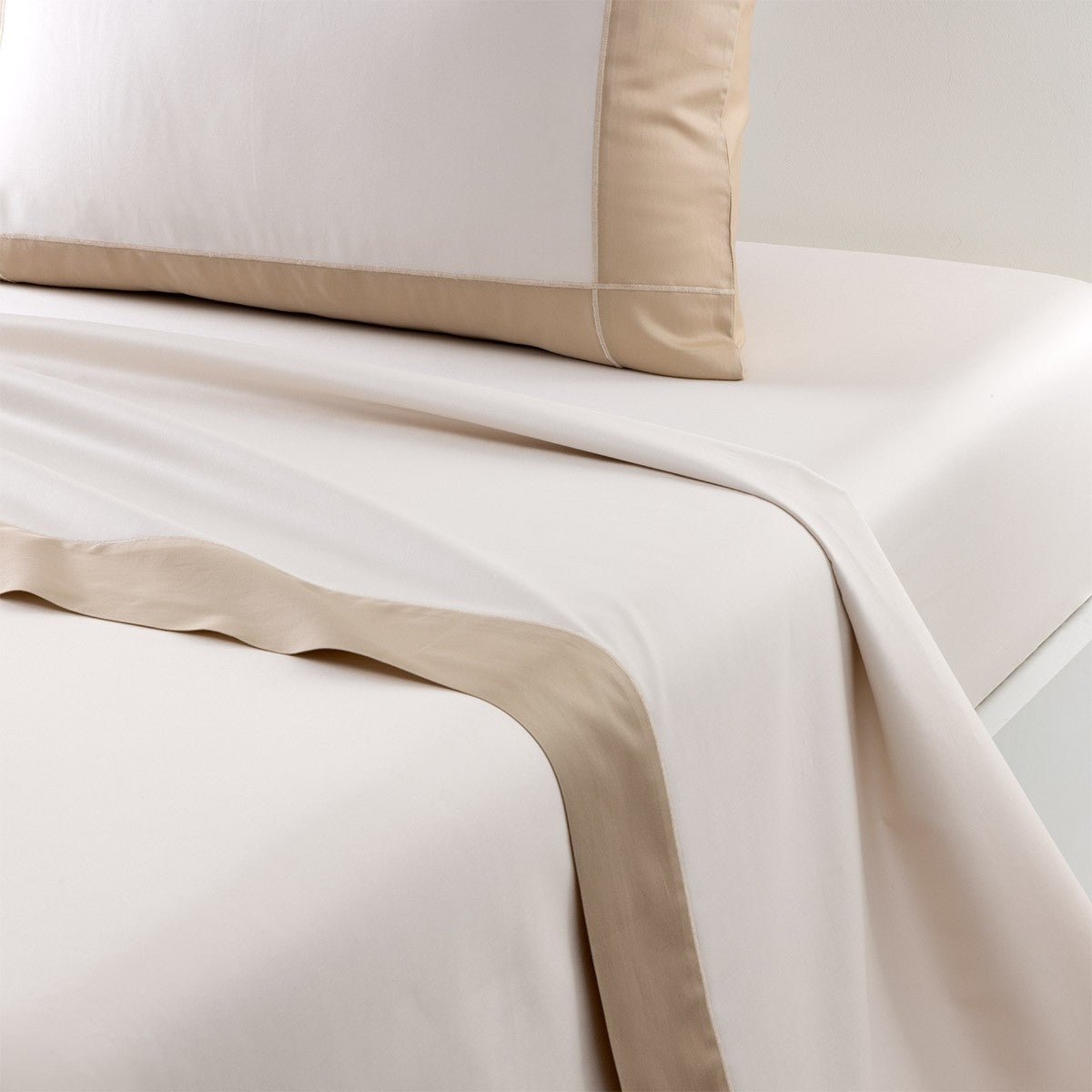 An image of Yves Delorme Apollon Flat Sheet
