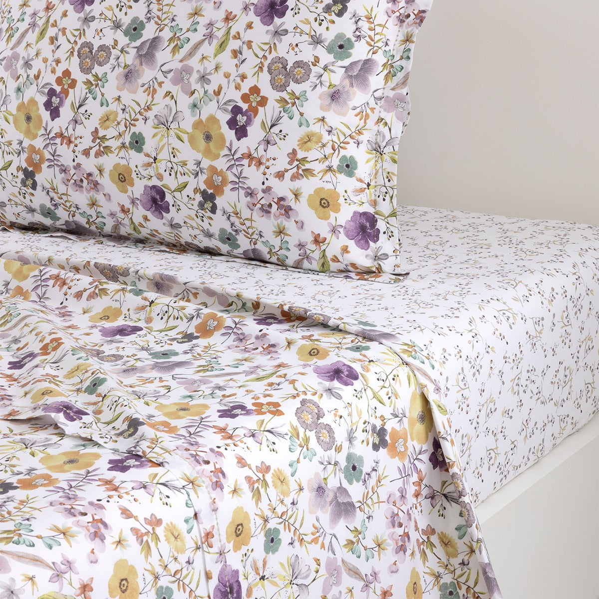 An image of Yves Delorme Fleurs Flat Sheet