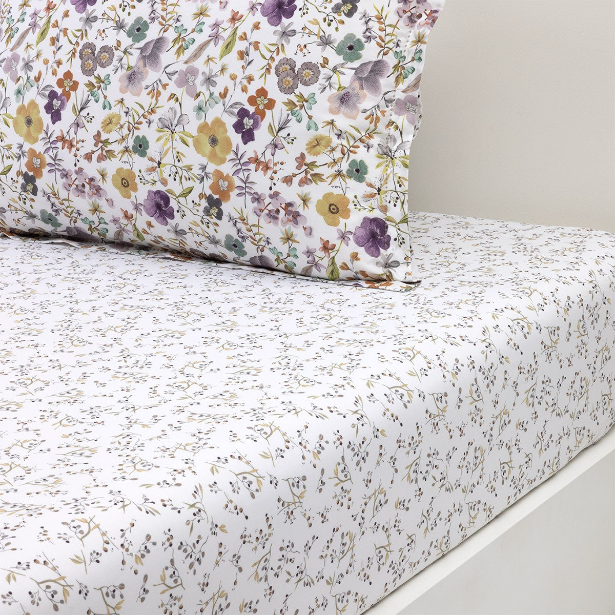 An image of Yves Delorme Fleurs Fitted Sheet