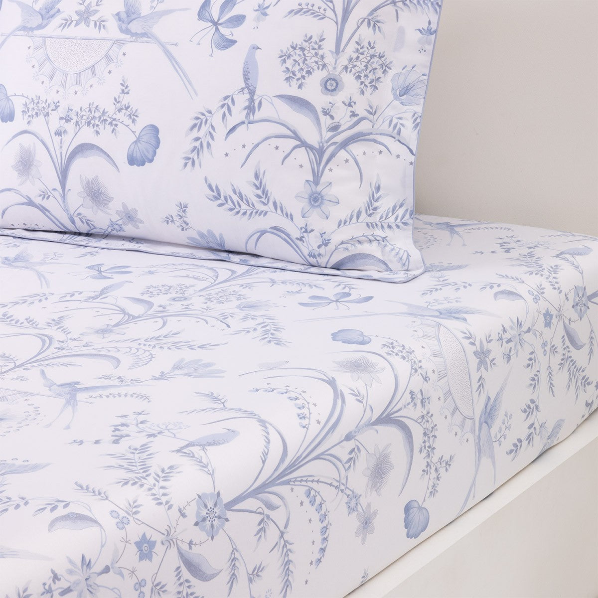 An image of Yves Delorme Herbier Celeste Fitted Sheet