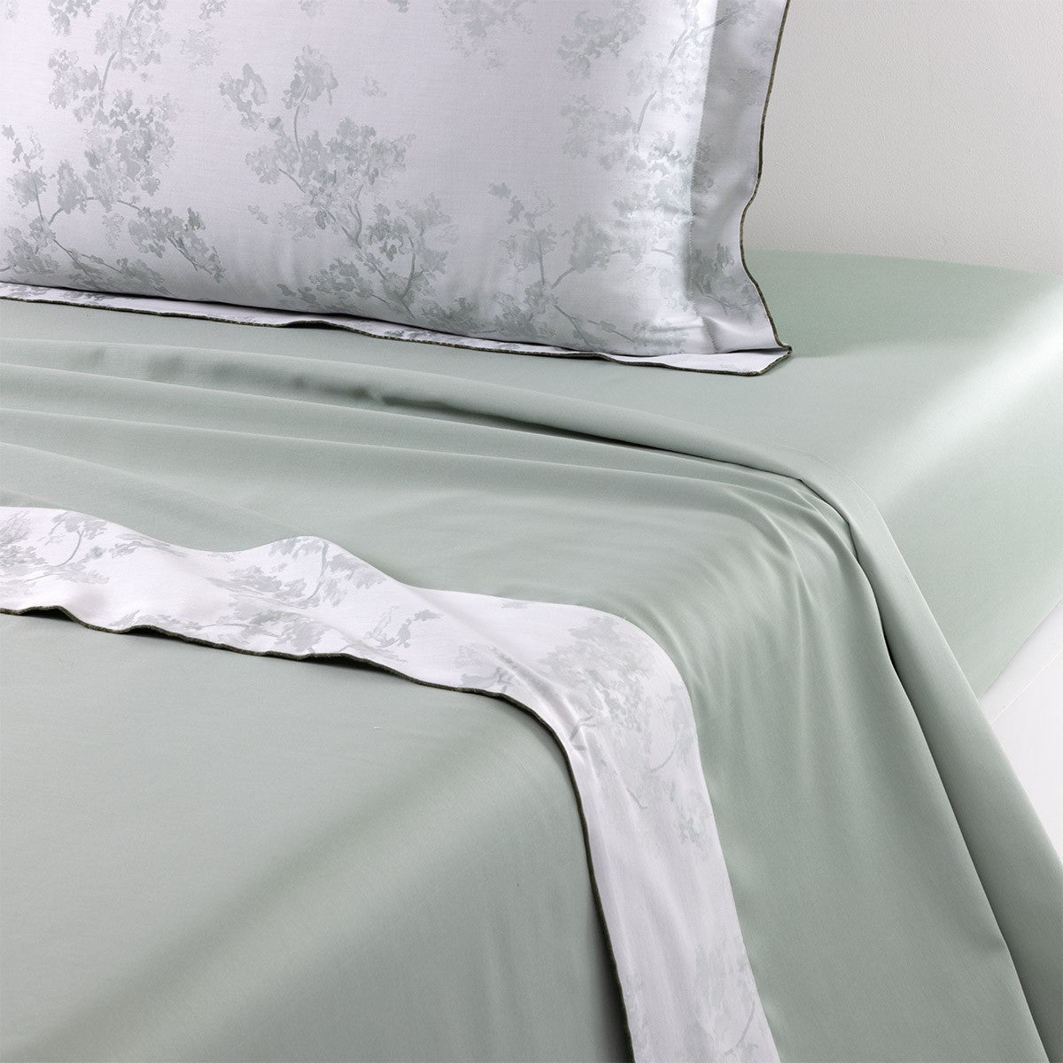 An image of Yves Delorme Muses Flat Sheet