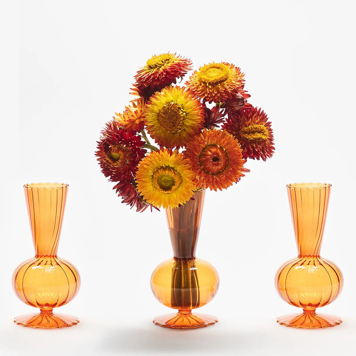 3 Kim Seybert Tess Bud Amber Vase with flowers