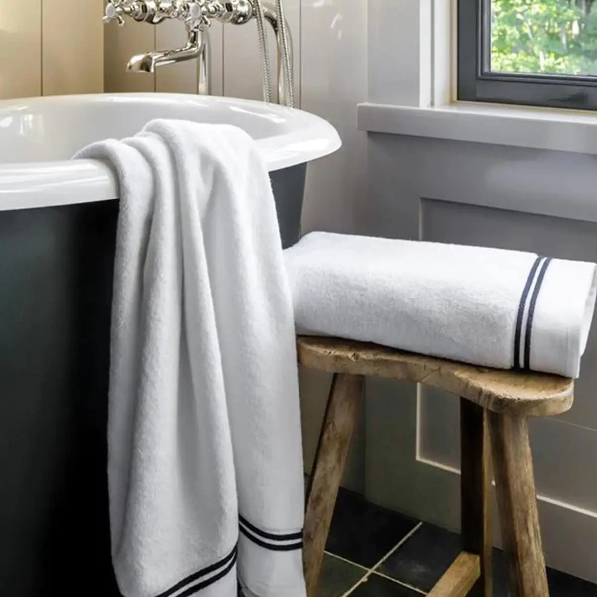 An image of Sferra Aura Bath Towel