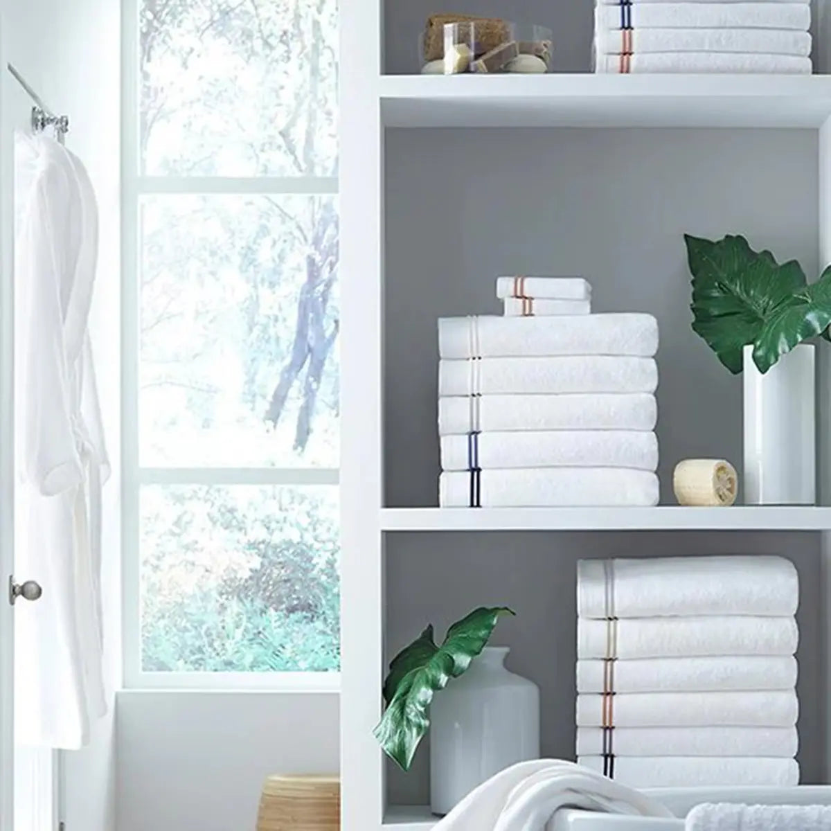 An image of Sferra Aura Bath Towel