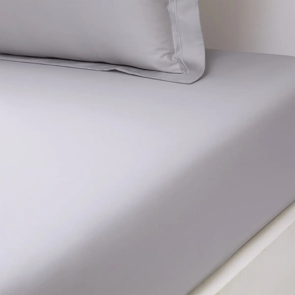 Yves Delorme Triomphe Fitted Sheet ib Platine on a bed