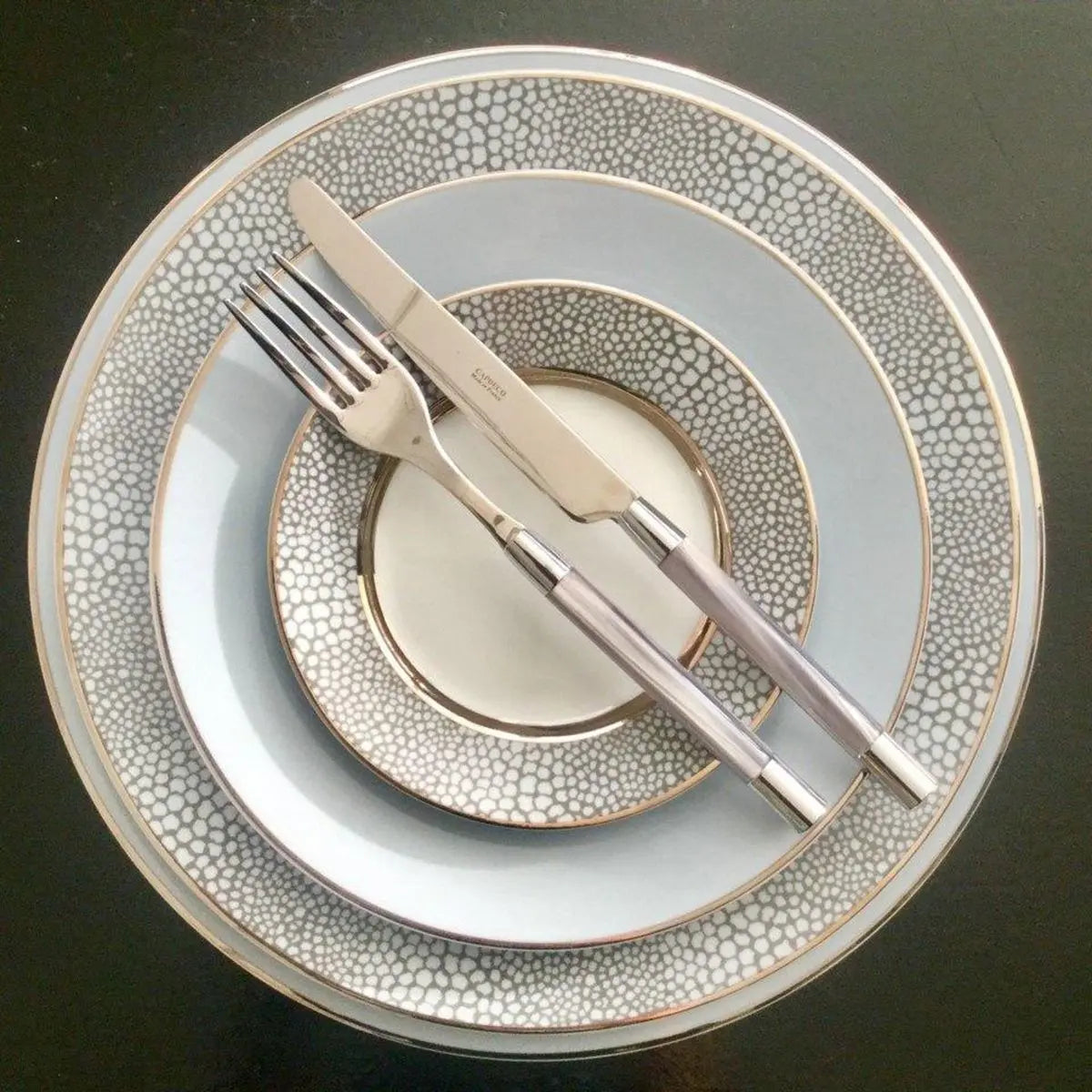 Royal Limoges Makassar Grey, Platinum Presentation plate